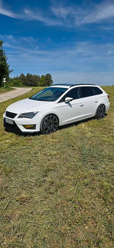 Weiß Gebraucht 2015 Seat Leon ST FR Kombi | 14.500 € (Etwas zu teuer) - Bild 1/4