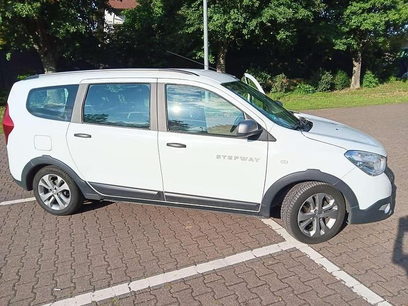 Weiß Gebraucht 2016 Dacia Lodgy Stepway Van / Kleinbus | 7.650 € (Fairer Preis) - Bild 1/4