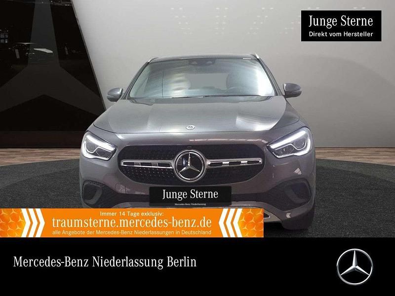 Grau Gebraucht 2021 Mercedes GLA200 Progressive SUV | 32.490 € (Fairer Preis) - Bild 1/3