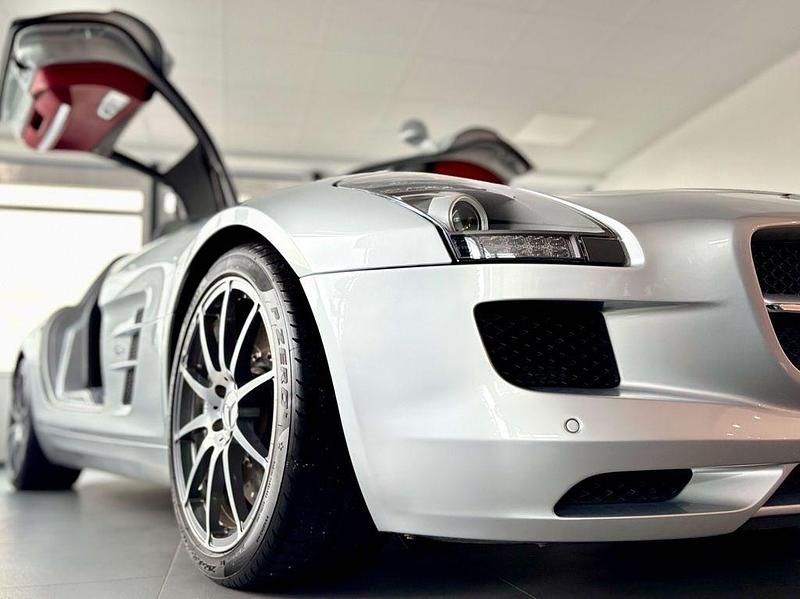 Silber Gebraucht 2010 Mercedes SLS AMG AMG Coupé | 189.499 € - Bild 1/4
