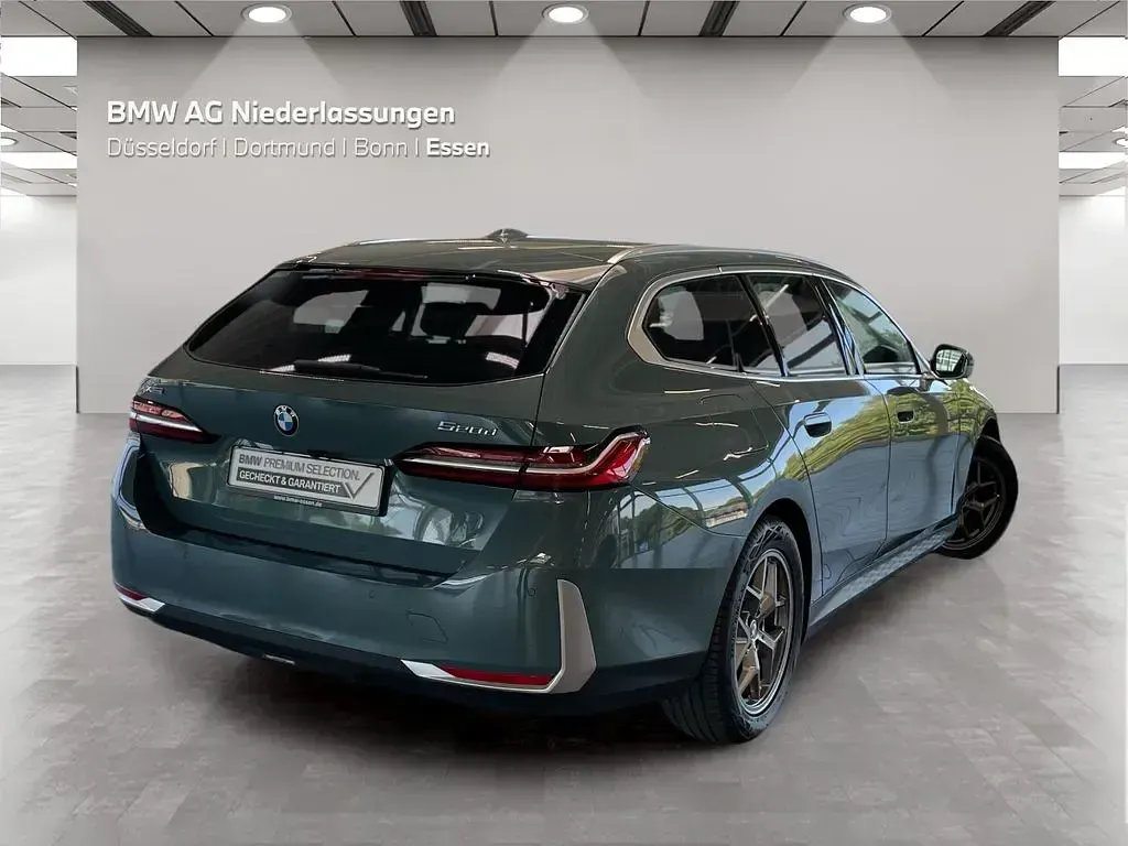 Gebraucht BMW 520 Sport Line 197 PS (144 kW) 2025 Grün Kombi