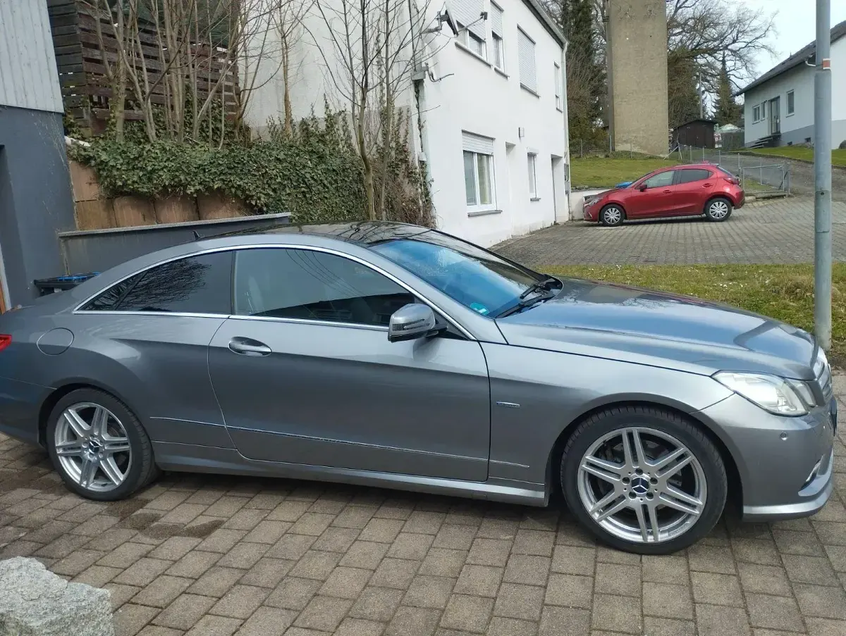 Gebraucht Mercedes E350 AMG 231 PS (169 kW) 2010 Grau Coupé