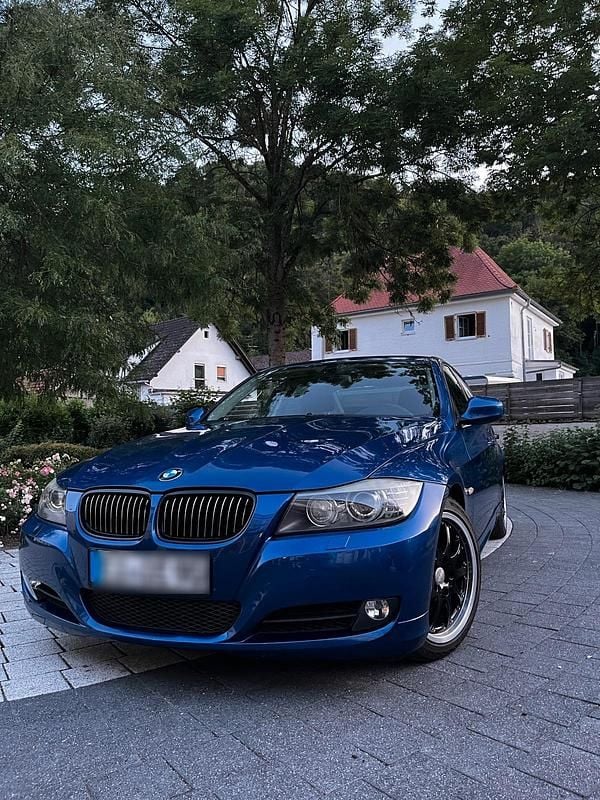 Gebraucht BMW 320 170 PS (125 kW) 2009 Blau Limousine