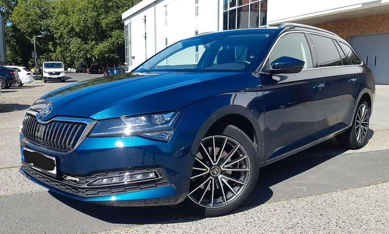 Gebraucht Skoda Superb Style 150 PS (110 kW) 2019 Blau Kombi
