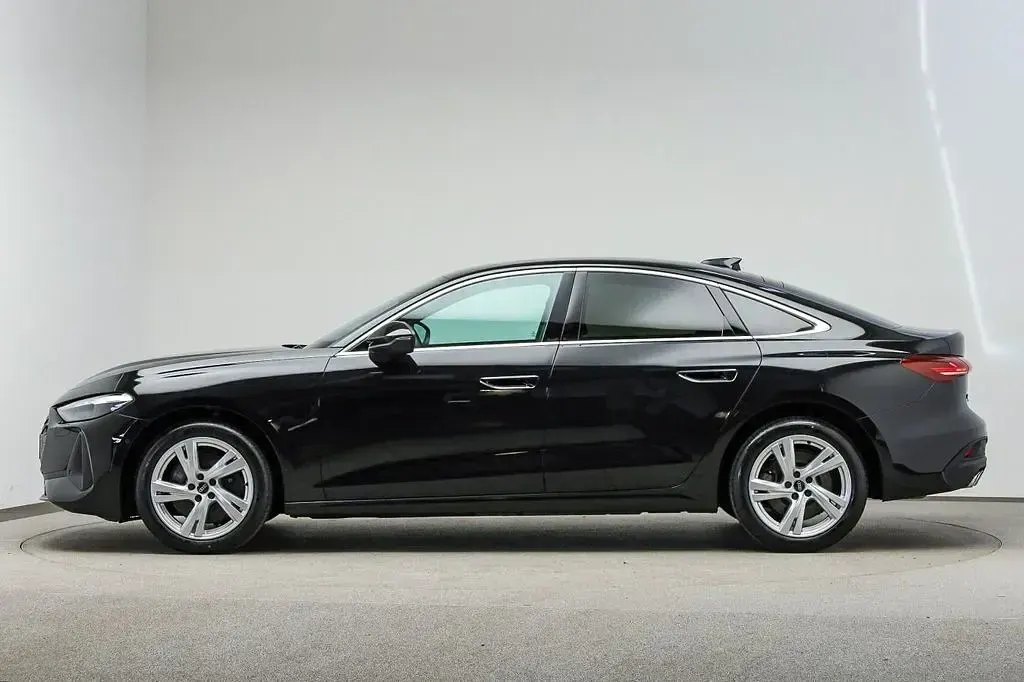 Gebraucht Audi A5 Basis 204 PS (150 kW) 2025 Mythosschwarz metallic Limousine