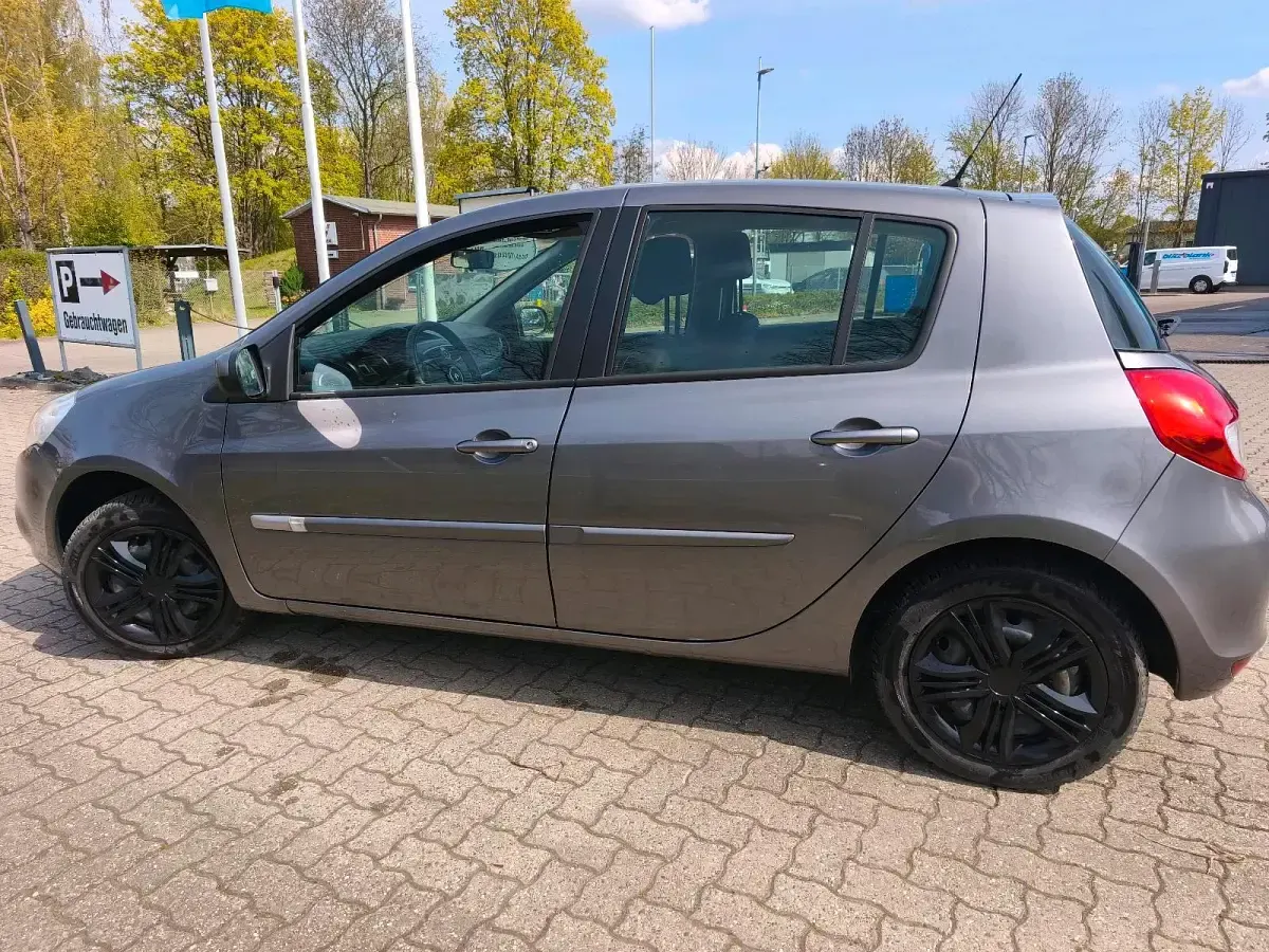 Gebraucht Renault Clio IV 75 PS (55 kW) 2014 Braun Limousine