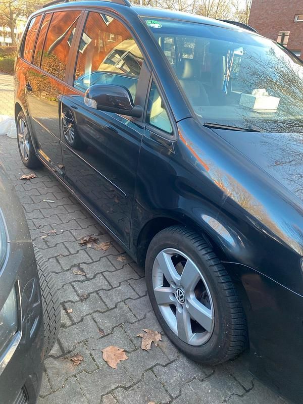 Gebraucht VW Touran 105 PS (77 kW) 2008 Schwarz Van / Kleinbus