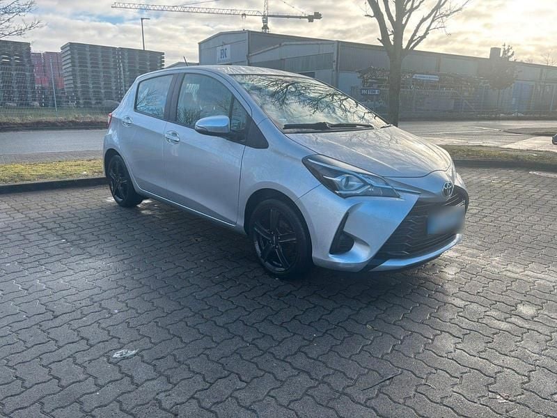 Gebraucht Toyota Yaris 72 PS (52 kW) 2019 Silber Limousine