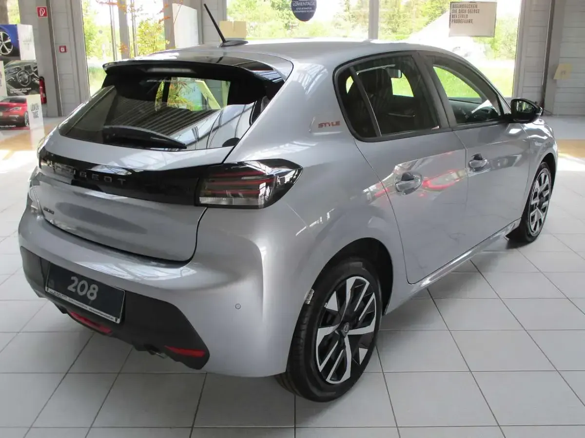 Neu Peugeot 208 Style 101 PS (74 kW) 2026 Artense grau metallic Kleinwagen