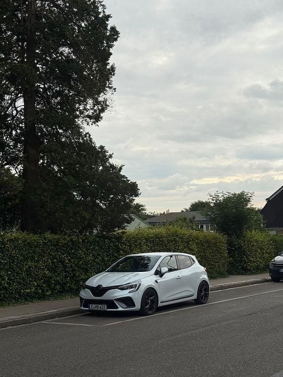 Weiß Gebraucht 2021 Renault Clio V R.S. Limousine | 16.995 € (Fairer Preis) - Bild 1/4