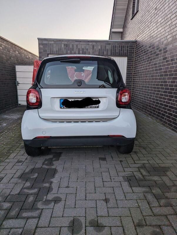 Weiß Gebraucht 2017 Smart ForTwo Coupé Passion Coupé | 8.400 € (Fairer Preis) - Bild 1/4