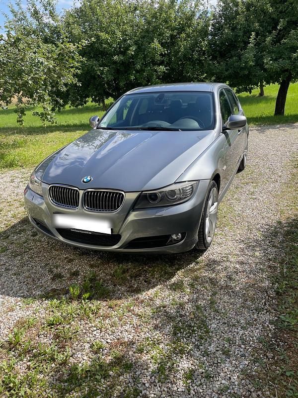 Gebraucht BMW 330 245 PS (180 kW) 2011 Limousine