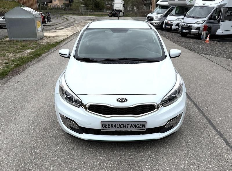 Second-hand Kia Ceed 99 CP (72 kW) 2015 Alb Hatchback