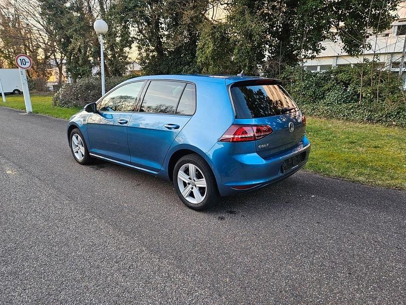 Gebraucht VW Golf VII 110 PS (80 kW) 2015 Blau Limousine