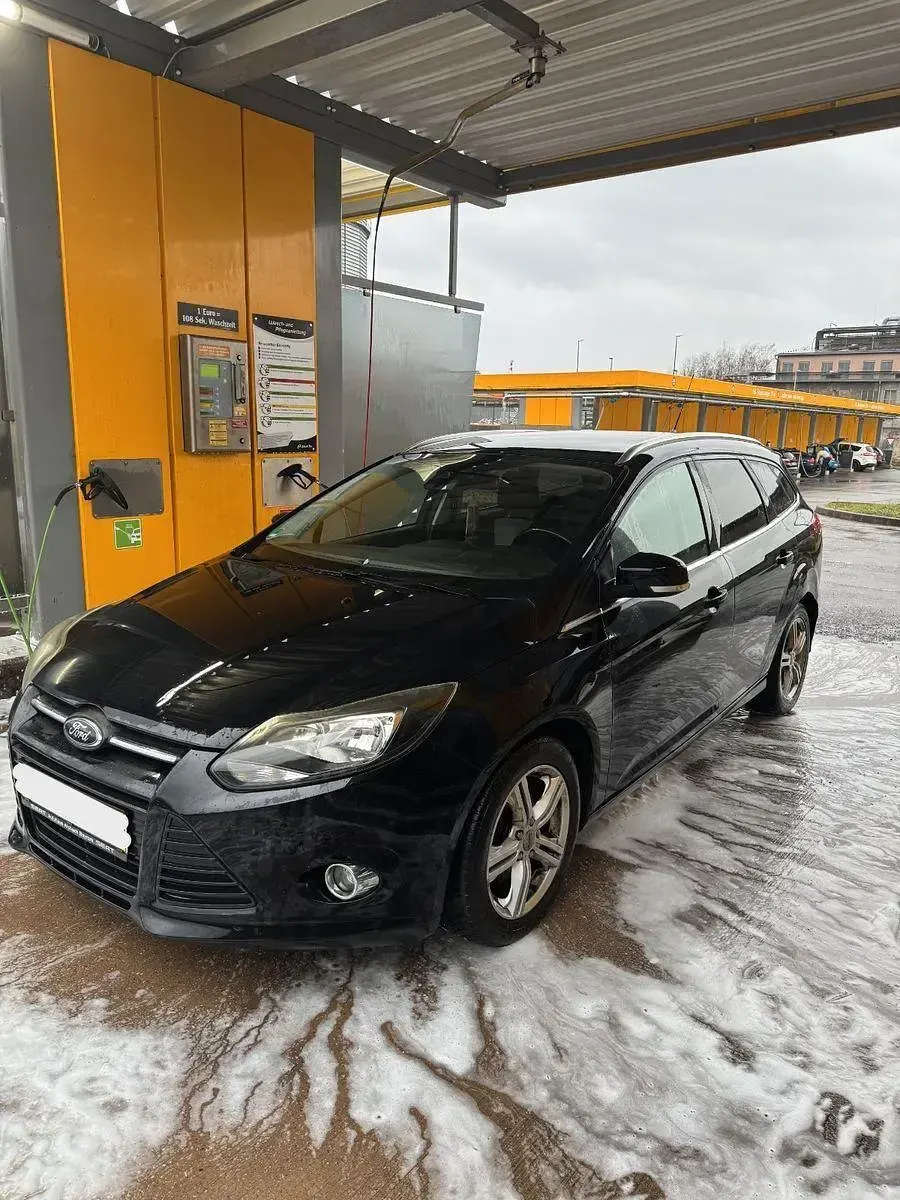 Gebraucht Ford Focus 125 PS (91 kW) 2012 Schwarz Kombi