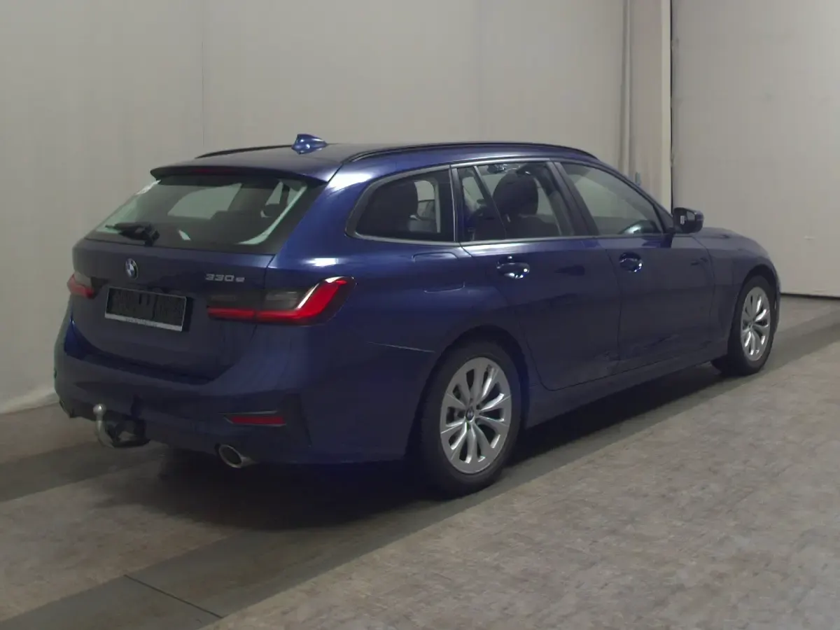 Gebraucht BMW 330 Advantage 252 PS (185 kW) 2021 Phytonicblau metallic (metallic) Kombi