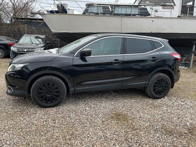 Gebraucht Nissan Qashqai 163 PS (119 kW) 2015 Schwarz SUV