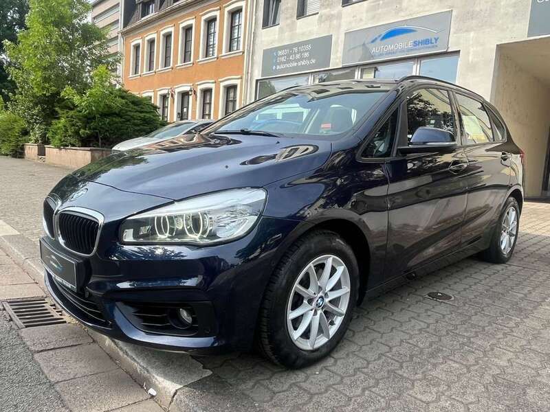 Imperialblau brillanteffekt me Gebraucht 2016 BMW 218 Advantage Limousine | 8.850 € (Fairer Preis) - Bild 1/4