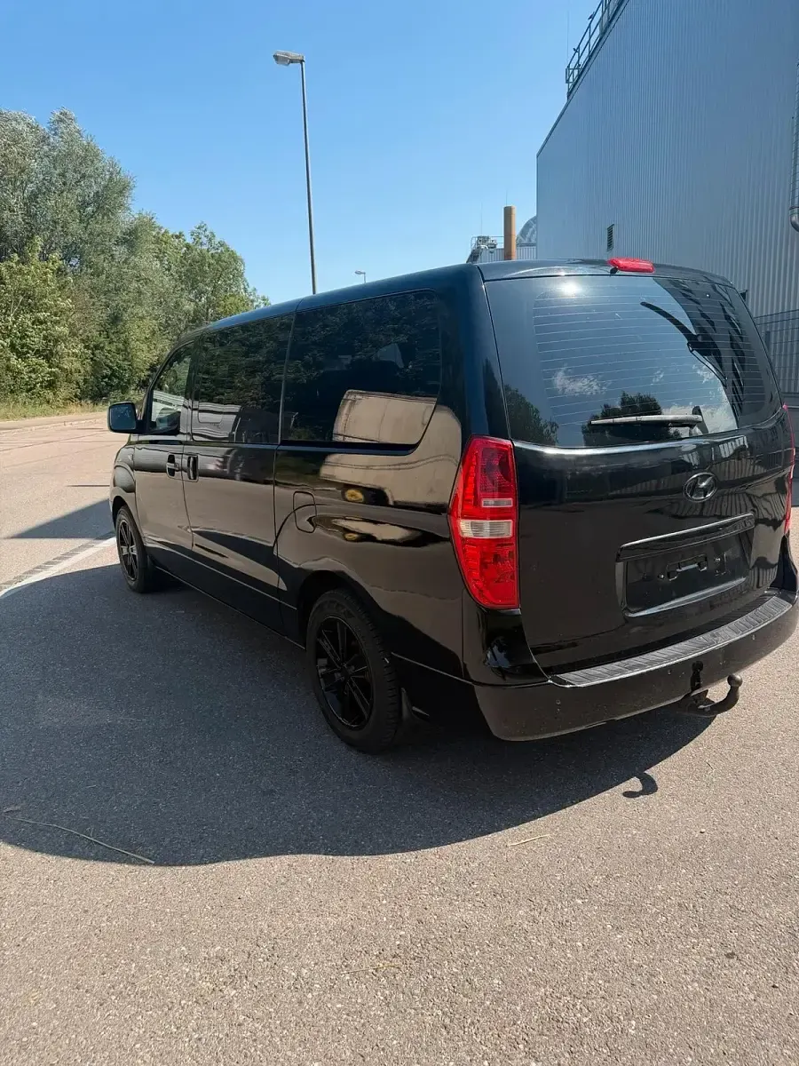 Gebraucht Hyundai H-1 170 PS (125 kW) 2010 Schwarz Van / Kleinbus