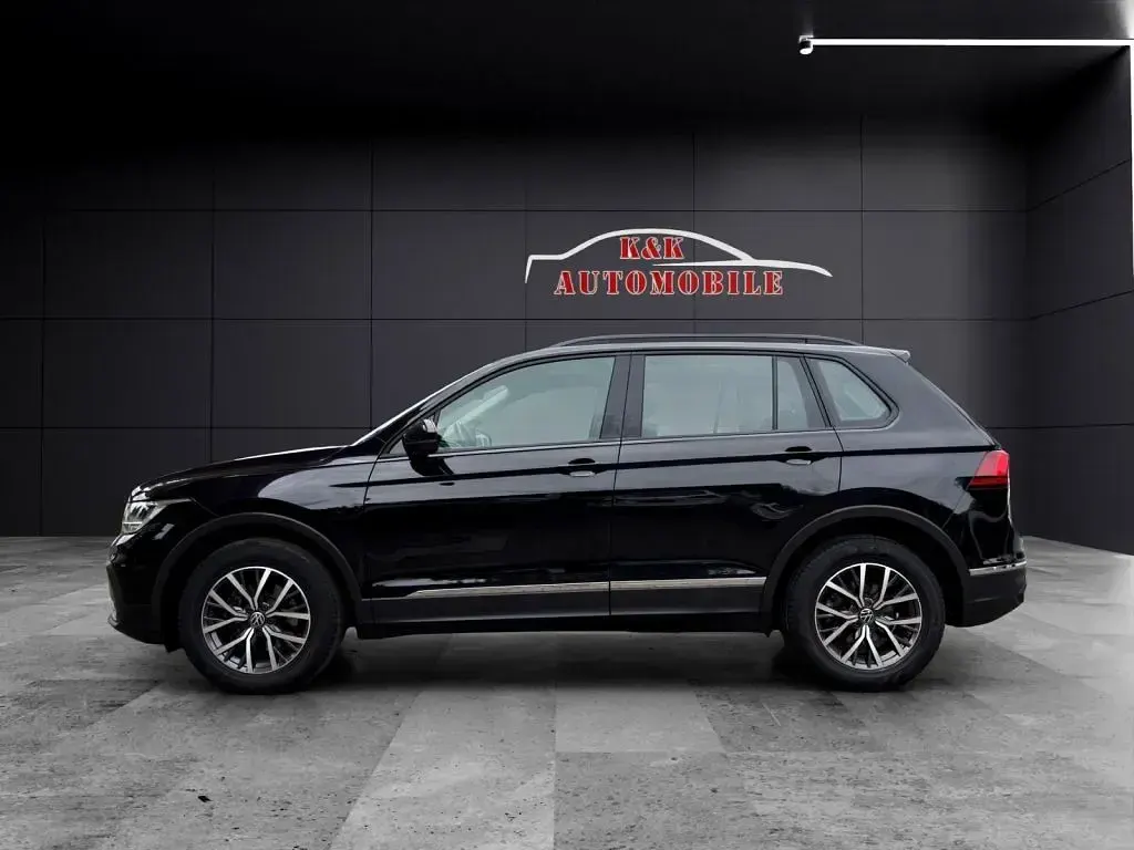 Gebraucht VW Tiguan Life 150 PS (110 kW) 2022 Deep black perleffek (metallic) SUV