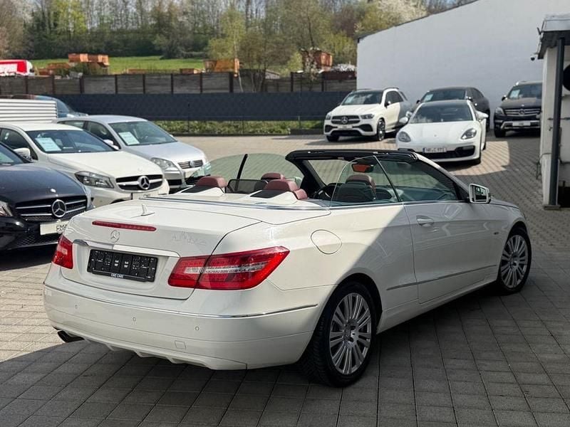 Gebraucht Mercedes E200 184 PS (135 kW) 2010 Weiß Cabrio