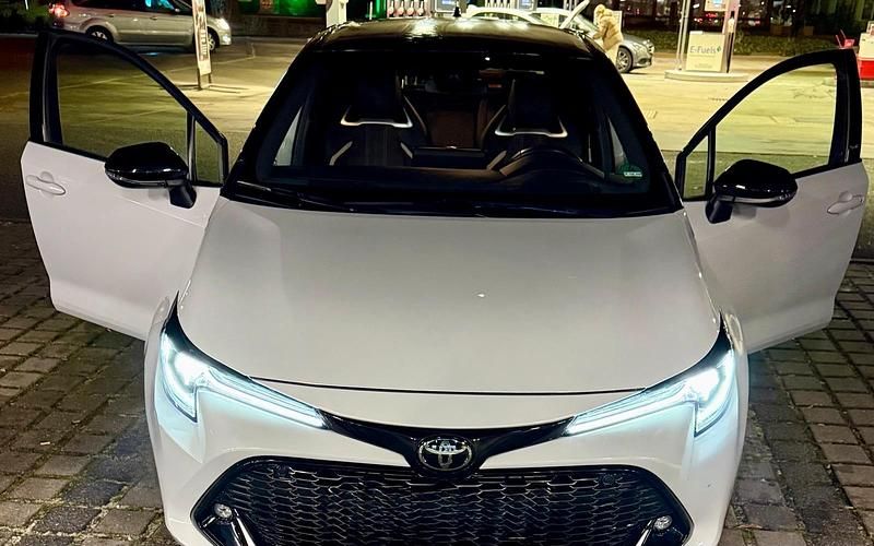 Weiß Gebraucht 2021 Toyota Corolla Kleinwagen | 22.000 € (Fairer Preis) - Bild 1/4