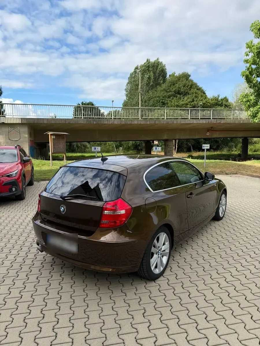 Gebraucht BMW 116 122 PS (89 kW) 2010 Braun Kleinwagen