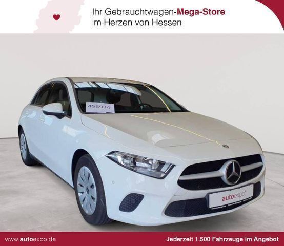 Polarweiß Gebraucht 2019 Mercedes A180 Limousine | 19.990 € (Superpreis) - Bild 1/4