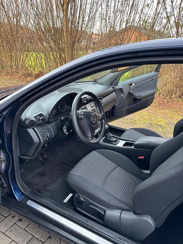 Gebraucht Mercedes C160 122 PS (89 kW) 2005 Blau Coupé