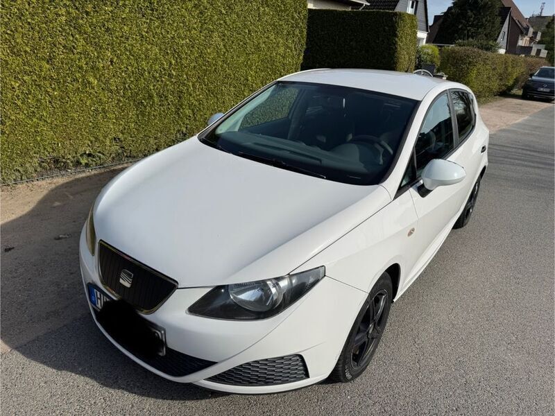 Weiß Gebraucht 2010 Seat Ibiza Reference Limousine | 2.799 € (Fairer Preis) - Bild 1/4