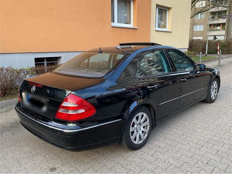 Gebraucht Mercedes E220 150 PS (110 kW) 2005 Limousine