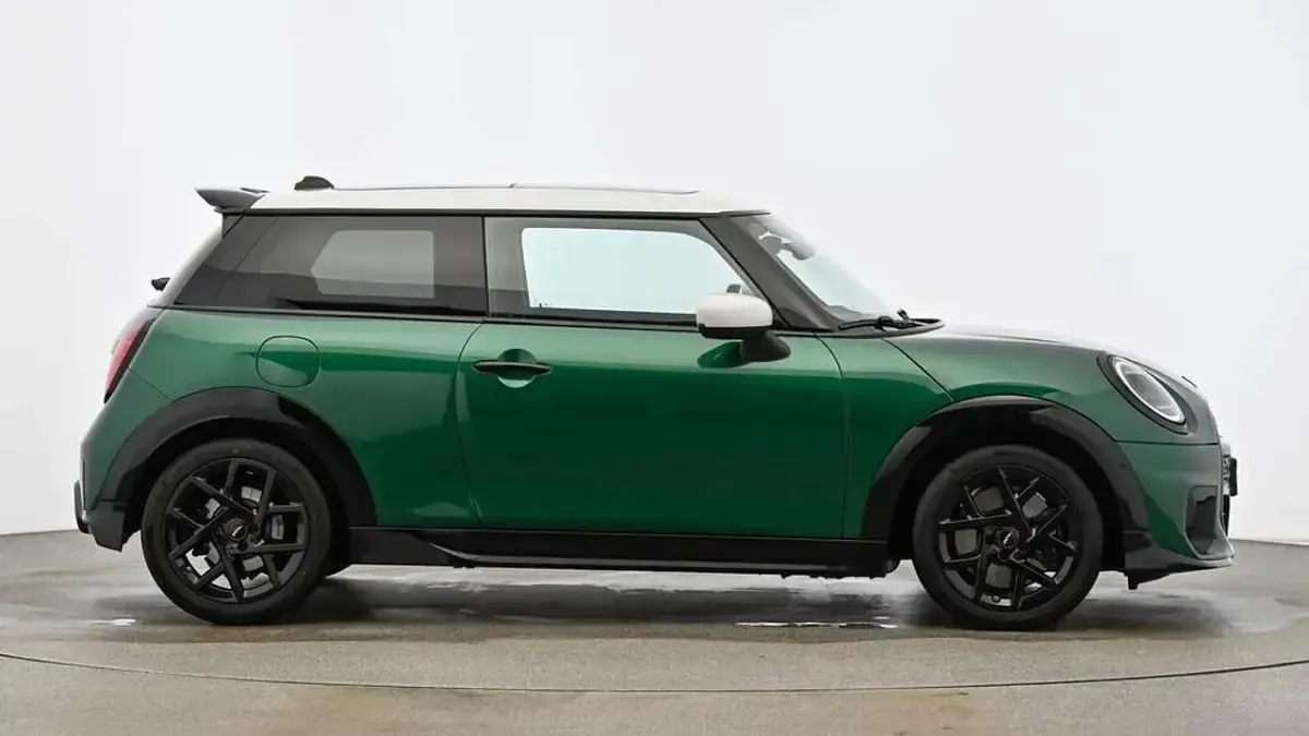Gebraucht Mini John Cooper Works 156 PS (114 kW) 2024 Grün Kleinwagen