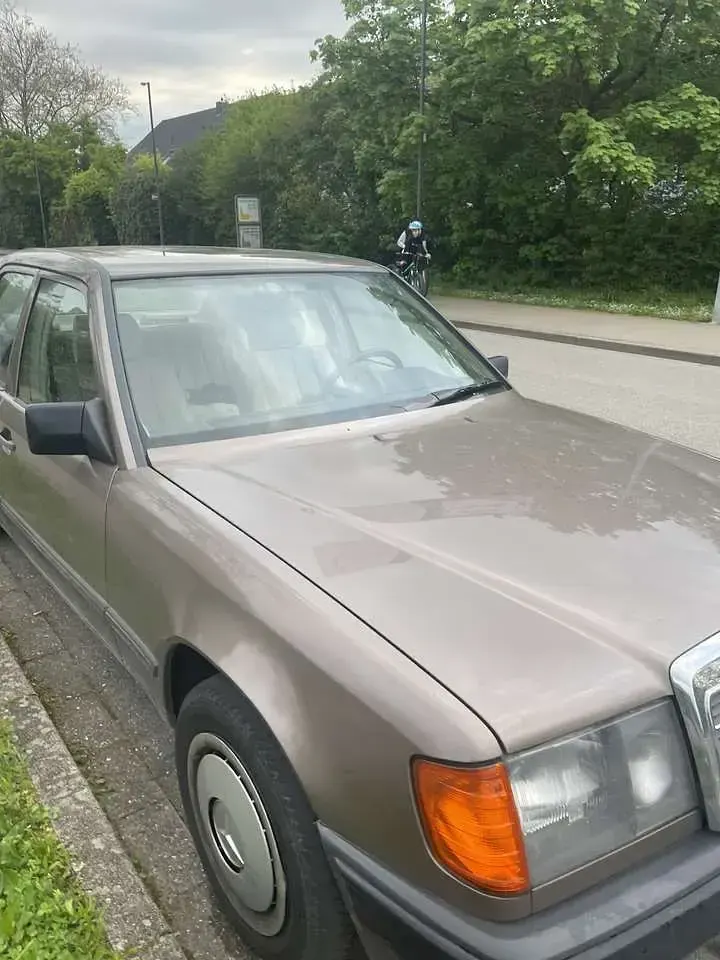 Gebraucht Mercedes E230 132 PS (97 kW) 1987 Kombi