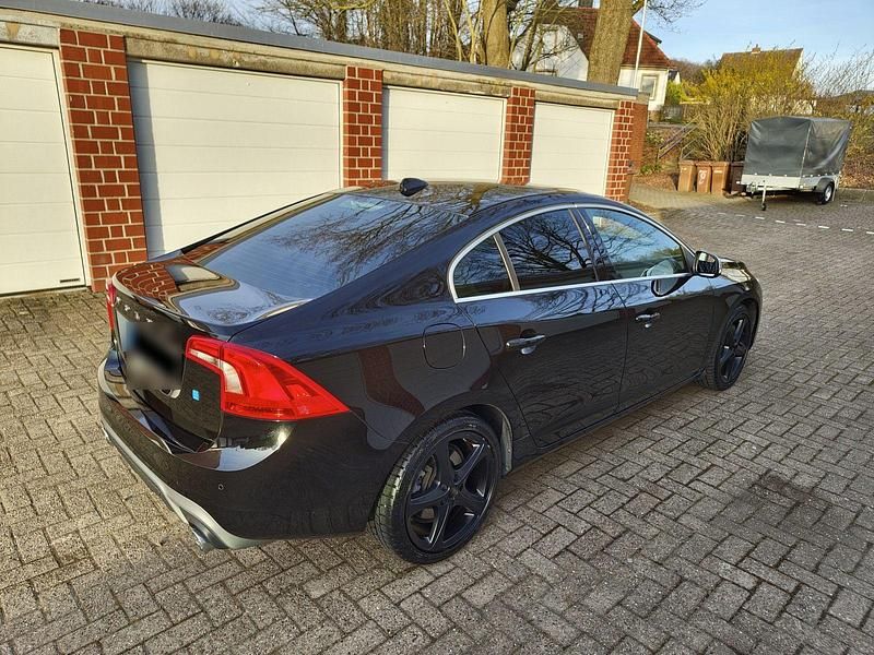 Gebraucht Volvo S60 R-Design 224 PS (164 kW) 2016 Schwarz Limousine