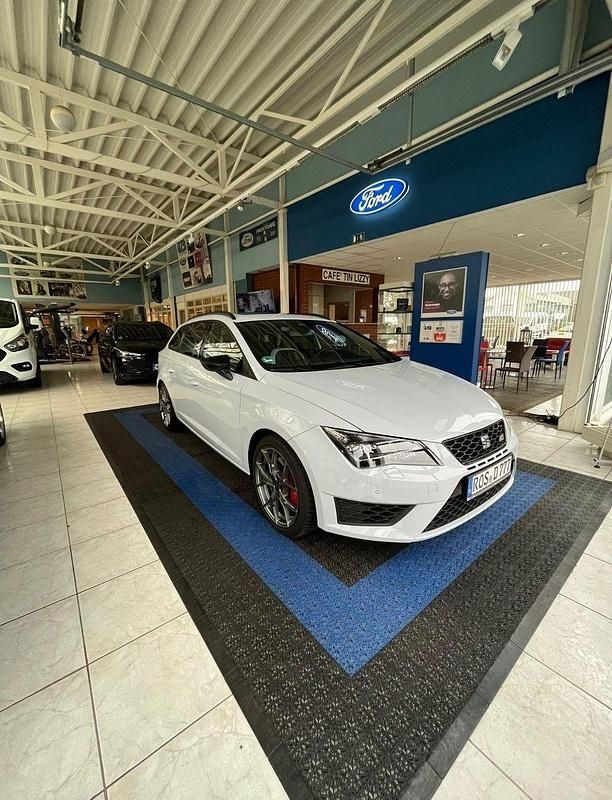 Weiß Gebraucht 2015 Cupra Leon Kombi | 15.500 € (Fairer Preis) - Bild 1/4