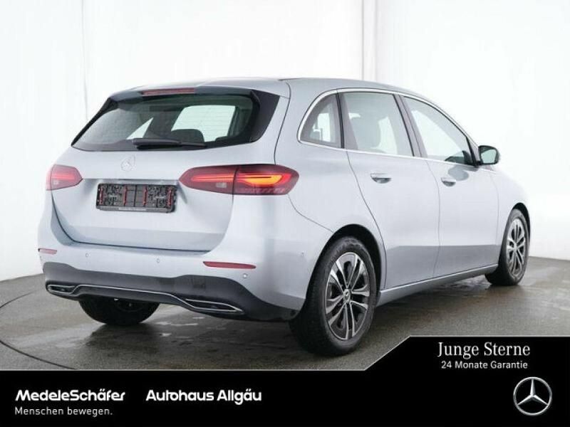 Lack hightechsilber (metallic) Gebraucht 2024 Mercedes 250 Limousine | 34.860 € (Guter Preis) - Bild 1/4