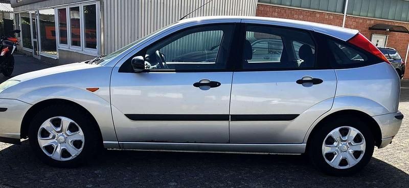 Silber Gebraucht 2004 Ford Focus Viva Limousine | 590 € (Guter Preis) - Bild 1/4