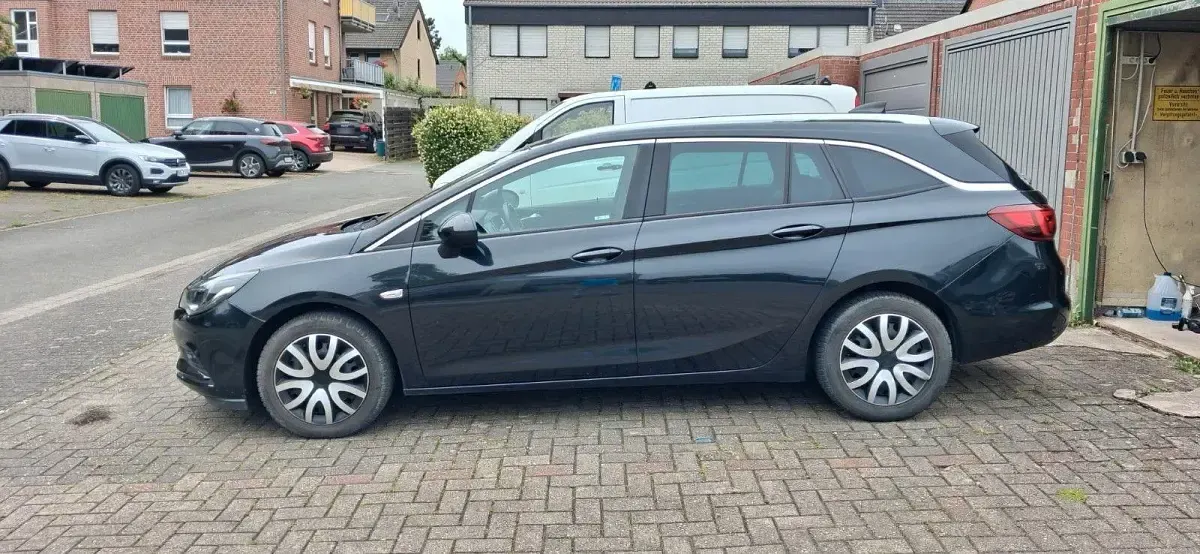 Gebraucht Opel Astra Selection 110 PS (80 kW) 2016 Schwarz Kombi