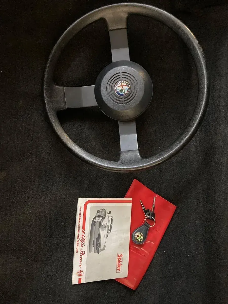 Gebraucht Alfa Romeo Spider 106 PS (77 kW) 1988 Schwarz Cabrio