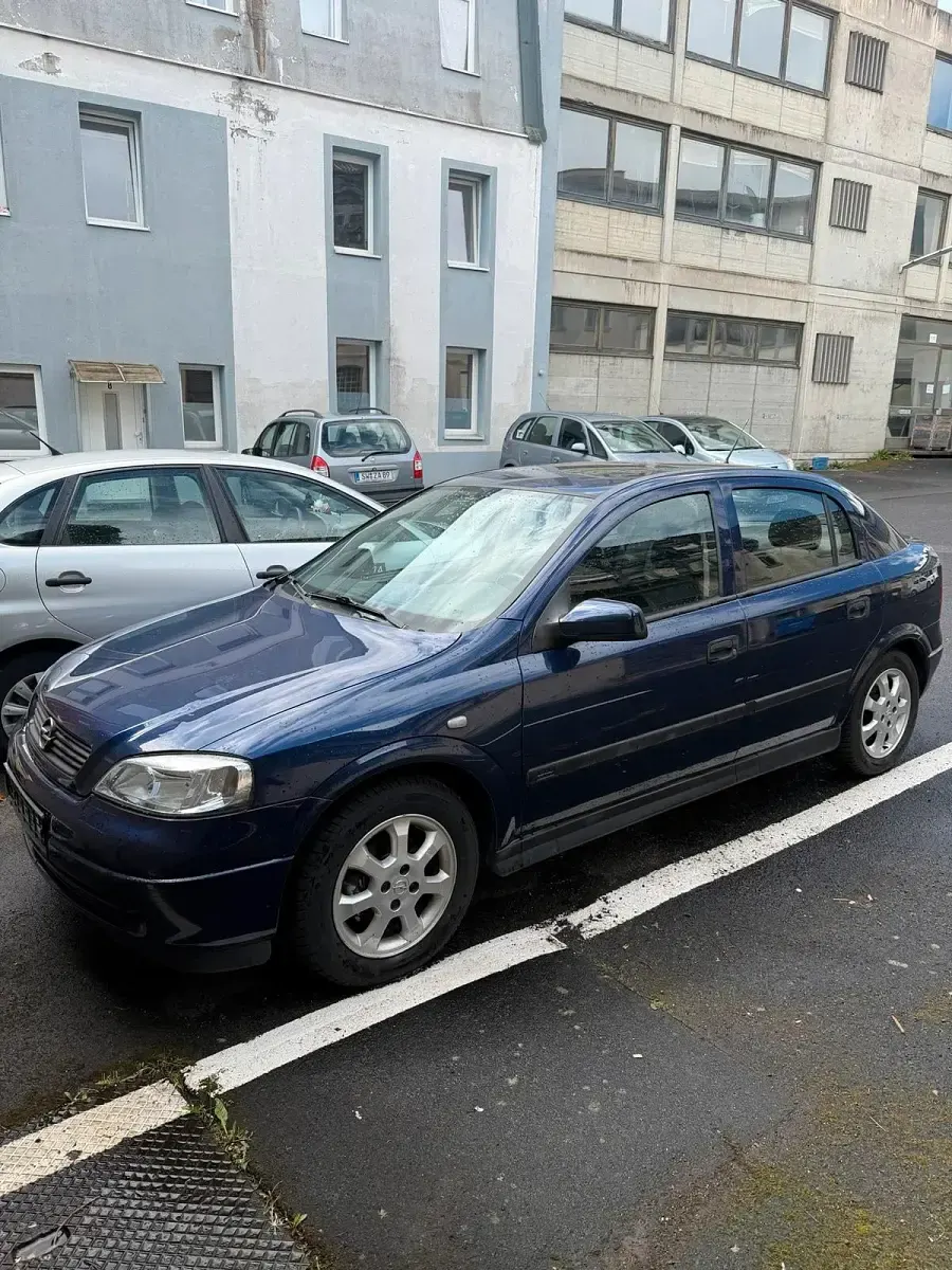Używany Opel Astra 101 KM (74 kW) 2000 Niebieski Sedan/Limuzyna