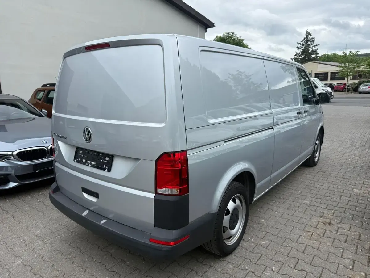 Gebraucht VW Transporter 150 PS (110 kW) 2021 Silber Van