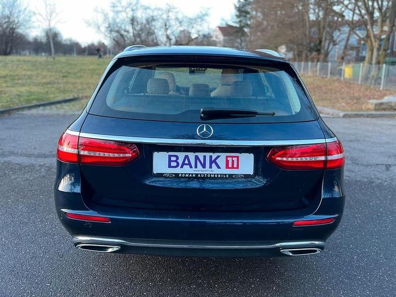 Gebraucht Mercedes E220 194 PS (142 kW) 2020 Blau Limousine