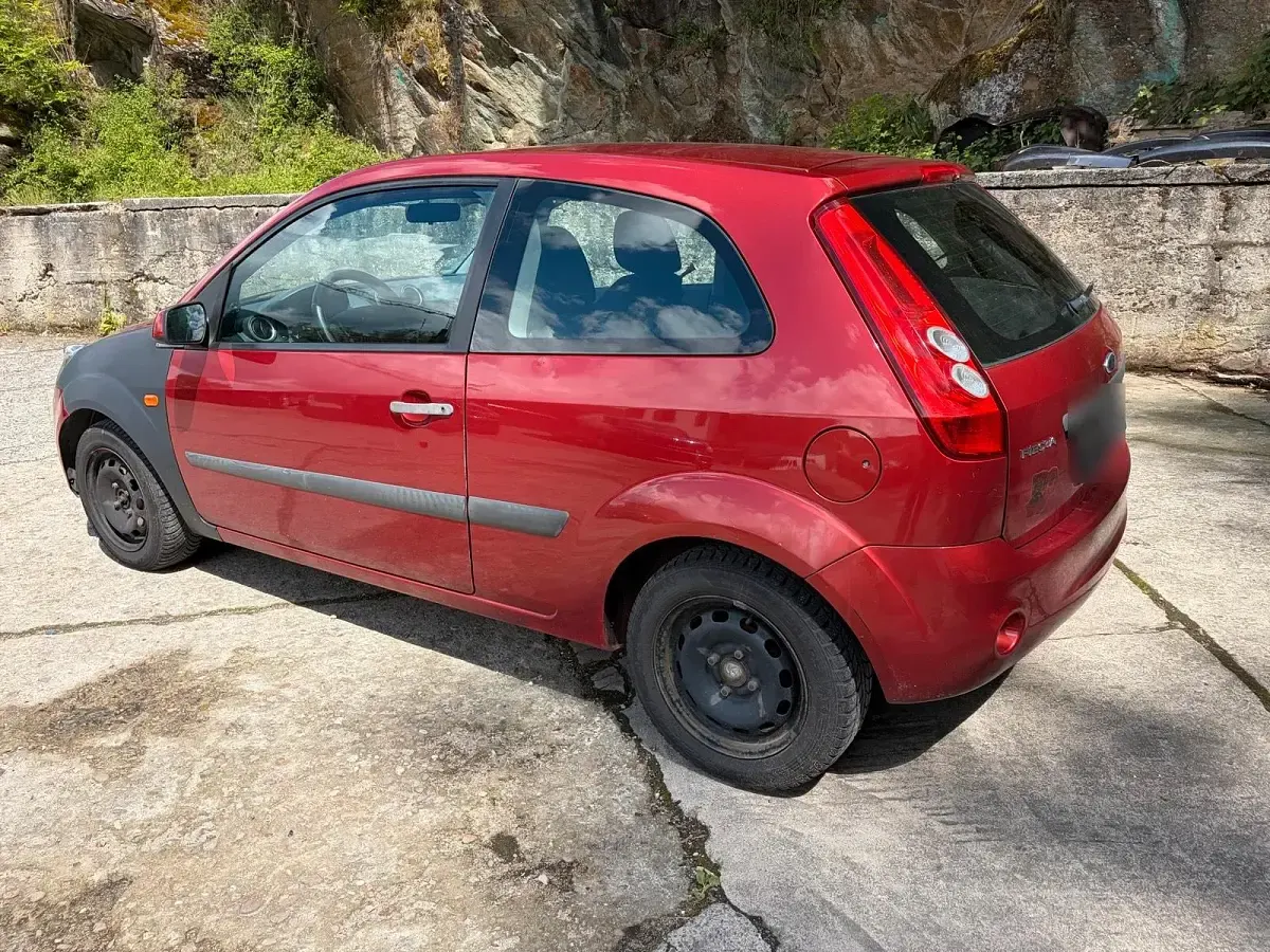Gebraucht Ford Fiesta 80 PS (58 kW) 2007 Rot Kleinwagen
