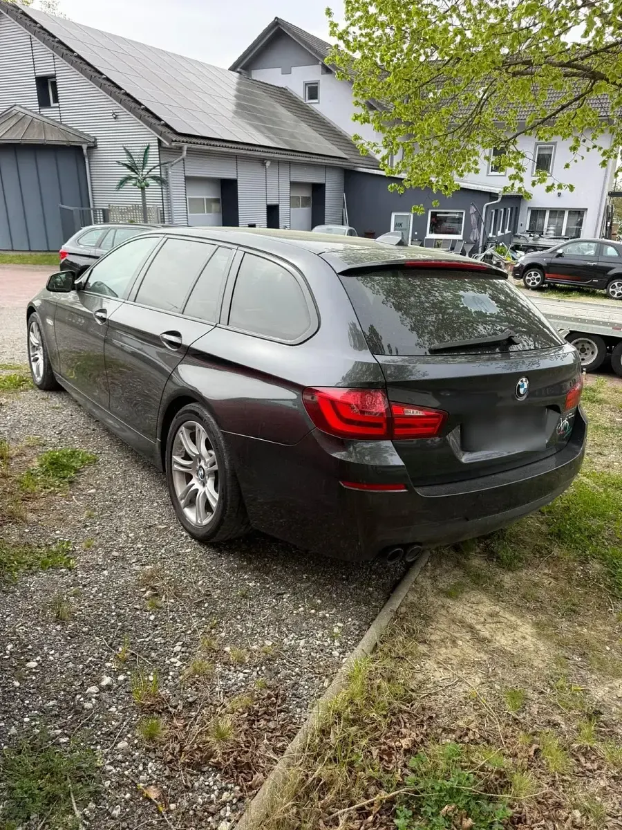Gebraucht BMW 530 258 PS (189 kW) 2012 Schwarz Kombi