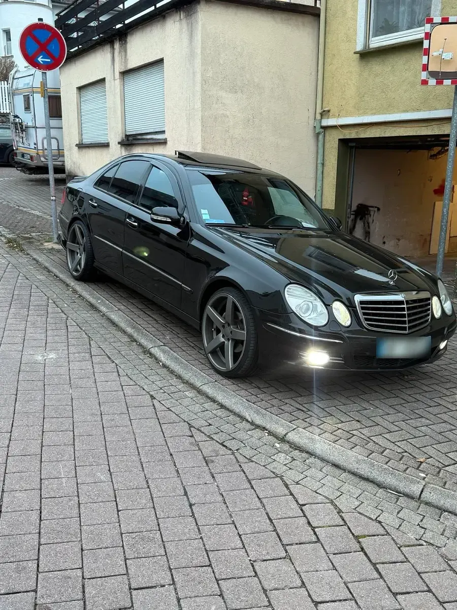 Gebraucht Mercedes E320 224 PS (164 kW) 2008 Schwarz Limousine