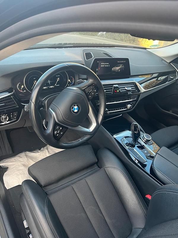 Gebraucht BMW 520 190 PS (139 kW) 2019 Schwarz Kombi