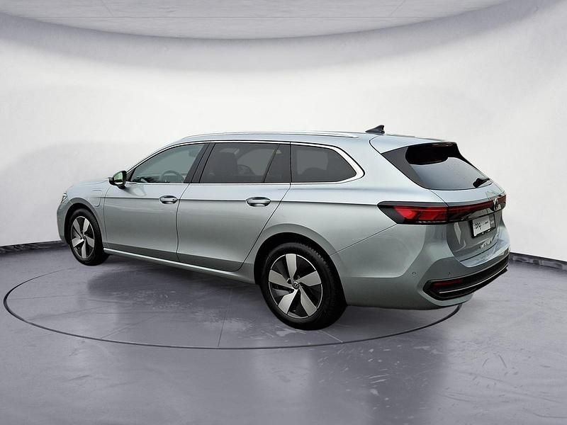 Gebraucht VW Passat Business 204 PS (150 kW) 2025 Silber Kombi