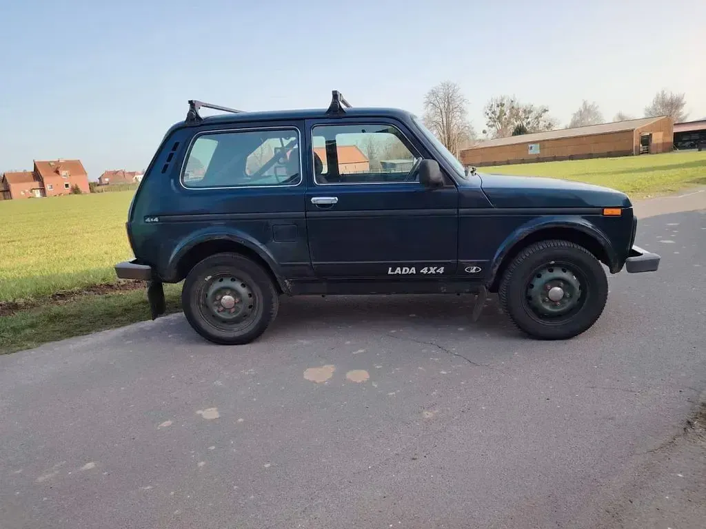 Second-hand Lada niva 77 CP (56 kW) 2012 Verde SUV