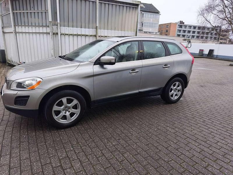 Gebraucht Volvo XC60 Summum 163 PS (119 kW) 2011 Beige SUV
