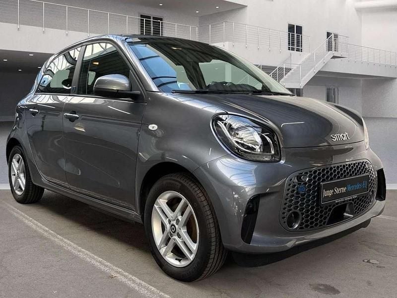 Grau Gebraucht 2021 Smart ForFour Electric Drive Passion Kleinwagen | 10.500 € (Fairer Preis) - Bild 1/4